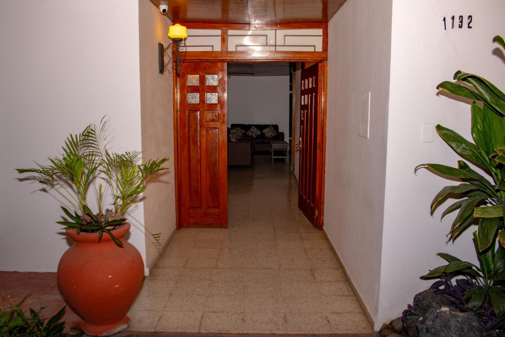Volcano Hostal Y Restaurante ซานซัลวาดอร์ ภายนอก รูปภาพ