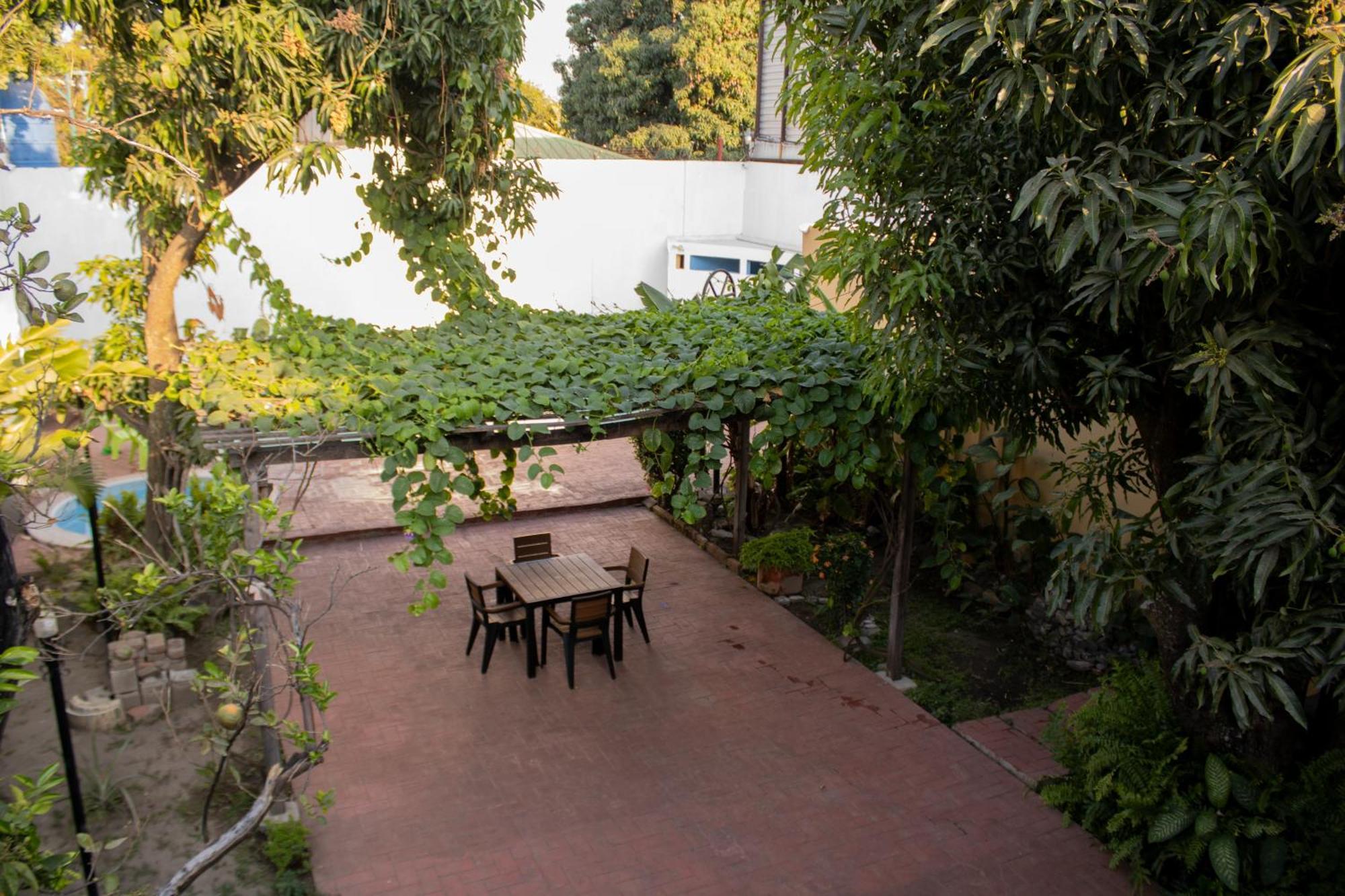 Volcano Hostal Y Restaurante ซานซัลวาดอร์ ภายนอก รูปภาพ